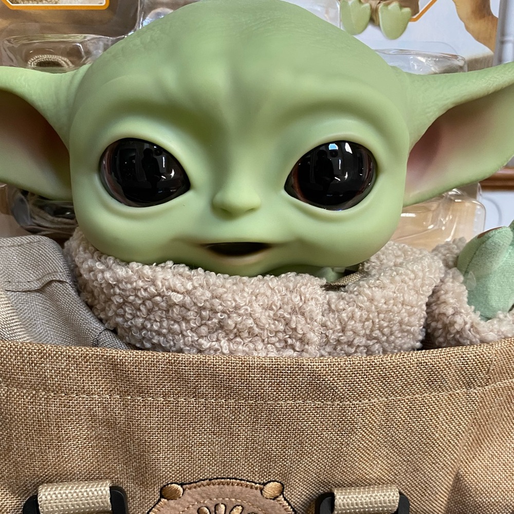 NWT Star Wars Mandalorian Baby Yoda Talking Plush Toy - Picture 3 of 8